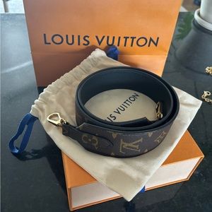 Brand new Louis Vuitton Bandouliere in Monogram